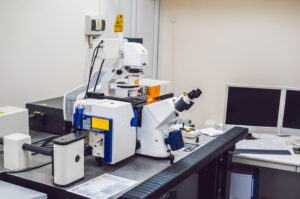 funcion del microscopio confocal
